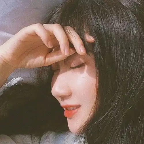 头像别人都是宝藏女孩而你却是饱胀女孩
