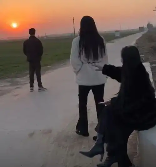 男女相亲,都不主动说话,现场一片尴尬,太老实也不好婚姻问题终身大事夫妻感情网易订阅
