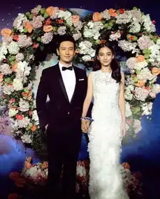 黄晓明与baby戴情侣帽逛街有说有笑恩爱甜蜜7957572
