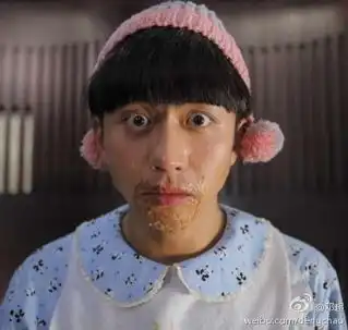 邓超穿女装满脸饭渣晒搞怪照调侃要开学了
