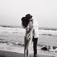 情侣看海头像浪漫情侣手牵手看海头像图片
