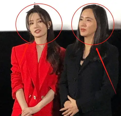 30岁李沁与38岁王智同框,没了美颜后,二人肤色差距太明显了
