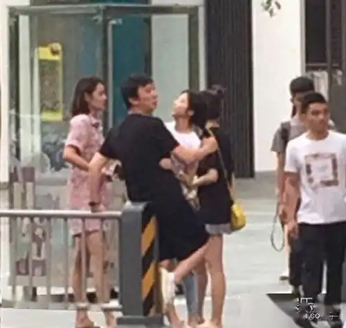 沦为背景板,这次她又翻红不了了
