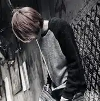 伤感的男头像

