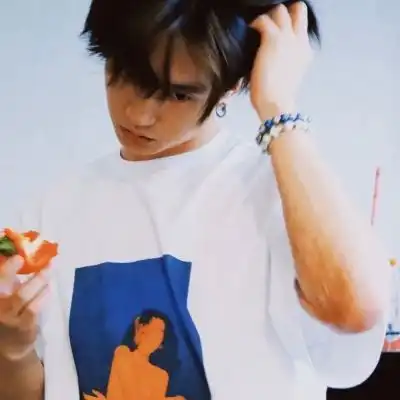 ins风氛围感男生头像
