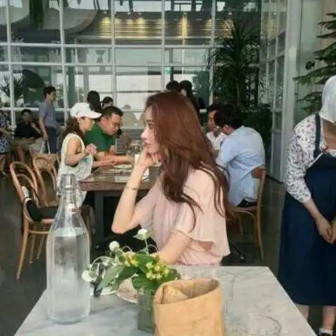 男生亲吻时,女人为什么很少会拒绝不是动情,而是以下几个
