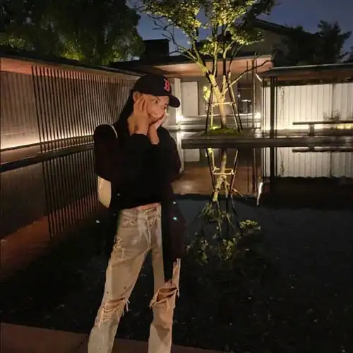 潘玮柏不受谣言影响,跟娇妻宣云穿情侣装出镜,尽显夫妻感情好
