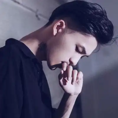 江渊祝你赏图愉快干净男生头像
