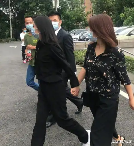谭松韵给妈妈讨公道,她第一个站出来发声,锦衣之下的感情是真的
