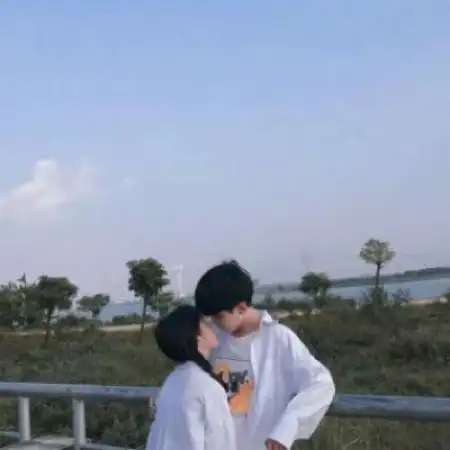 一男一女少了你我真的不快乐
