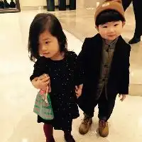 小孩子情侣头像一男一女,童年的爱是纯真的

