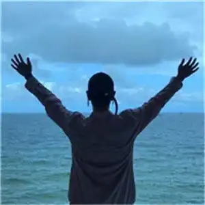 个性背景真人情侣头像我们在海边一起许下的诺言
