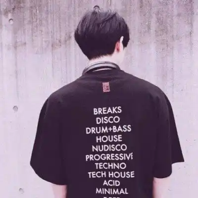 一对两张个性情头.不需要爱情但qq情侣头像我要个性网
