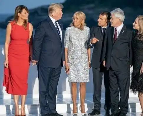 巴西总统嘲笑法国第一夫人,马克龙霸气护妻,一袭亮片长裙太长脸
