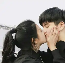 甜蜜好看的情侣图片一人一张你笑容那么甜心里一定更甜
