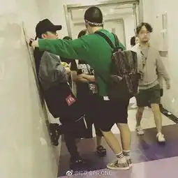 扒完中国有嘻哈,才发现选手都这么时you髦qian

