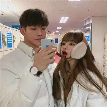 手机遮脸手机控情侣头像
