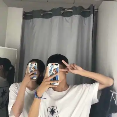 情头拿手机挡脸一对两张吃饭不刷碗
