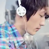 非主流对望的情侣头像
