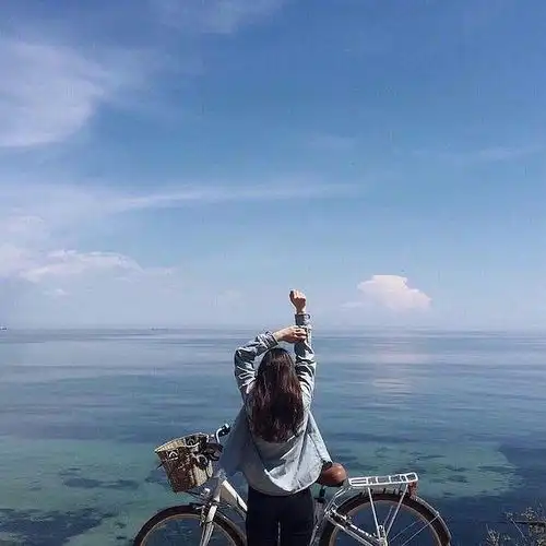 这个年纪好尴尬,也不安
