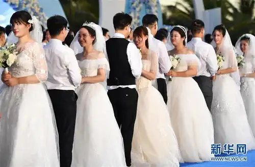 武汉等地战疫情侣齐聚海南举办集体婚礼
