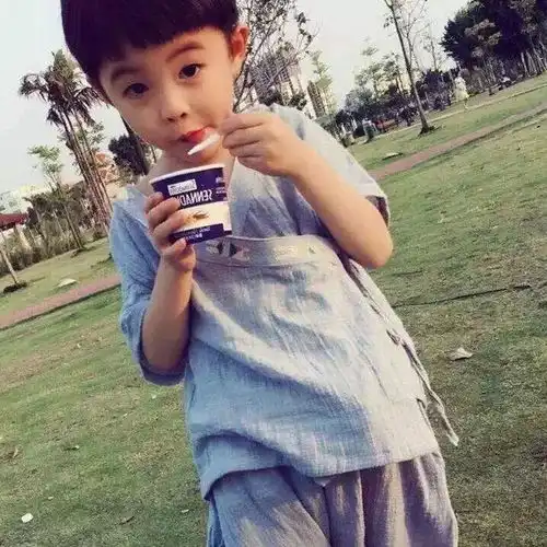小头像壁纸,这个春天还是很冷,我们靠在一起好么
