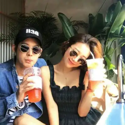 超酷一对情侣同框情头
