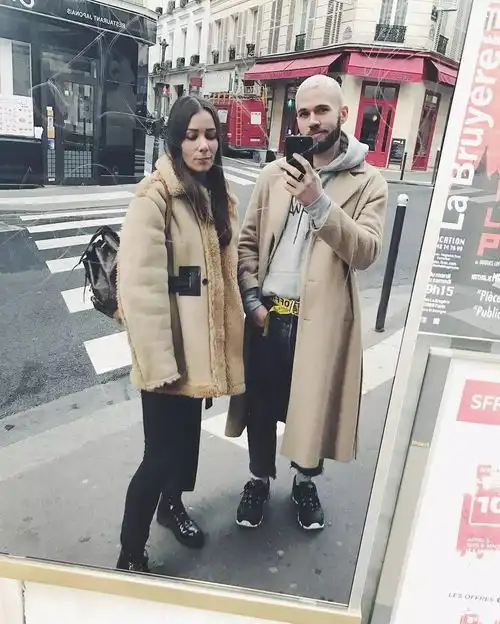 我想和你的衣服谈个恋爱情侣出游别一个女王范,一个流浪汉
