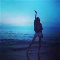 深蓝色背景女生头像唯美背影微信头像图片大全
