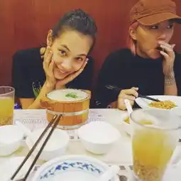 就爱这种反差萌3位众人心目中的厌世脸女神,其实是融化人心的爱笑女孩
