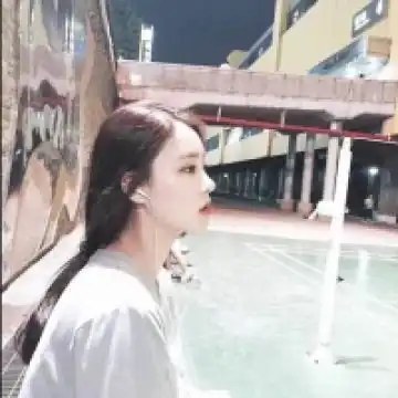 美女头像可爱清新微信版2019喜欢一个不可能的人久了
