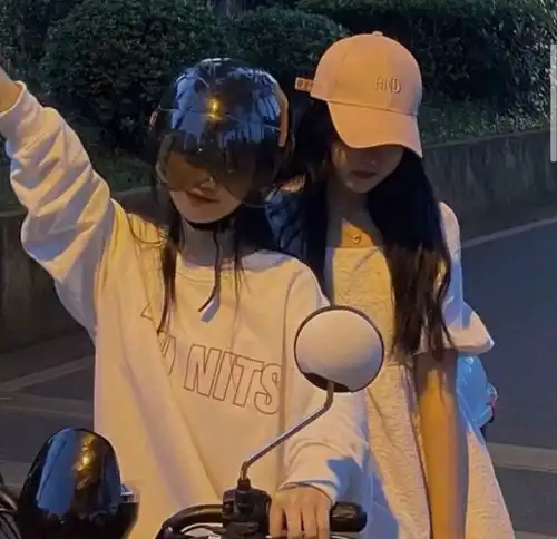 ins酷酷闺蜜头像
