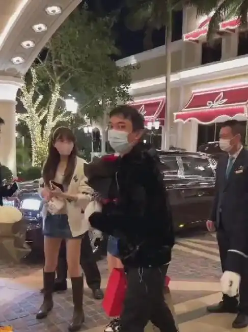 王思聪与慎婕过情人节,网友吐槽女方颜值,称不如孙一宁
