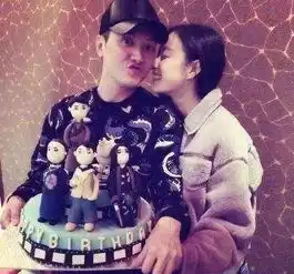 老婆产后抑郁他却约会女网红这聊天记录能当出轨实锤吗
