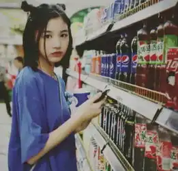 汪峰大女儿近照曝光,14岁涂红唇秀大长腿,继承名模基因长得漂亮
