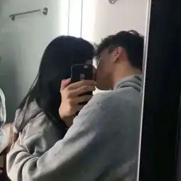 哈哈,这里春天里的发情小情侣头像
