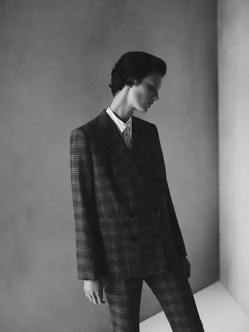一件男装,串起了女孩们150年的穿衣回忆
