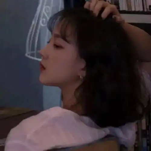 短发女生个性头像
