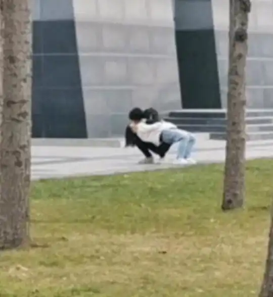 神评论大家认为用什么网名才能配的上这样的头像

