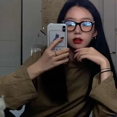 时尚清新头像戴眼镜的女生,喜欢这样的风格请来了
