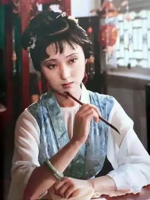 情人节礼物满分答案用中国人的方式,打造氛围感美人...
