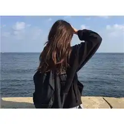2018海边上下留白女生头像最新版讲话和迷你裙都是越短越好

