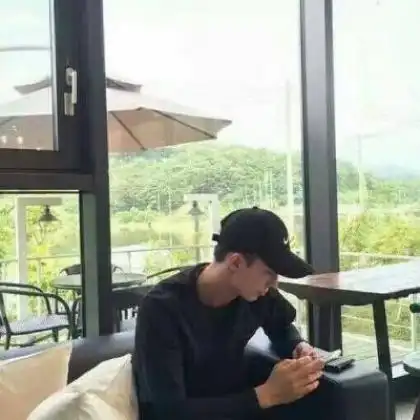 好看的微信背影情侣头像高清一男一女
