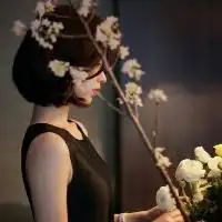 欧美头像,霸气,拿花的
