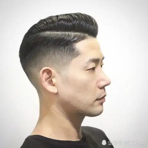 最新流行男士发型,简洁干净又有型
