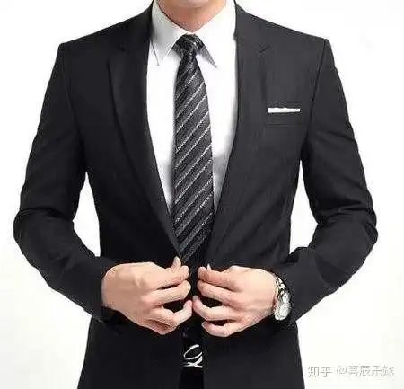 黑色西服配什么领带比较好看如果搭配不好就很掉档次哦
