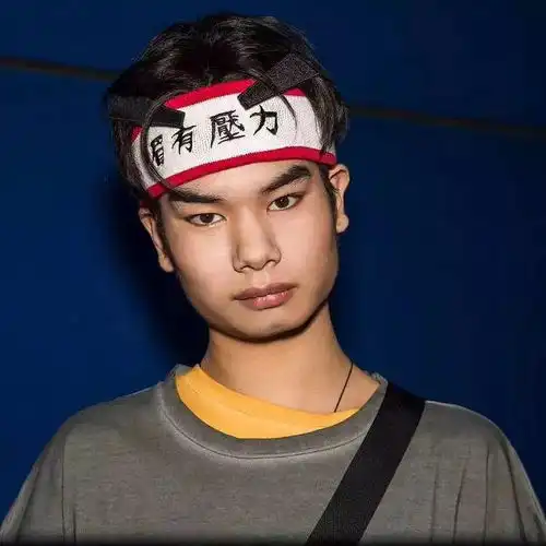 陈都灵版赤木晴子美哭,杨超越cos露娜全网第一,没想到都输给了他
