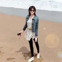 不带字情侣头像一男一女我们快要和青春说再见
