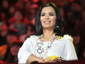 54岁韦唯三个帅气儿子近照,远嫁国外险丧命,今外国男友超帅气
