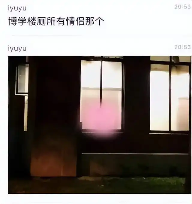 广州华商学院一情侣在厕所亲热被百人围观,场面十分尴尬
